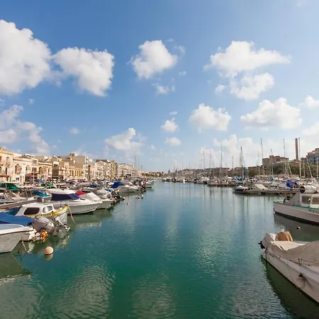 Marina - 300m From Sea - Happy